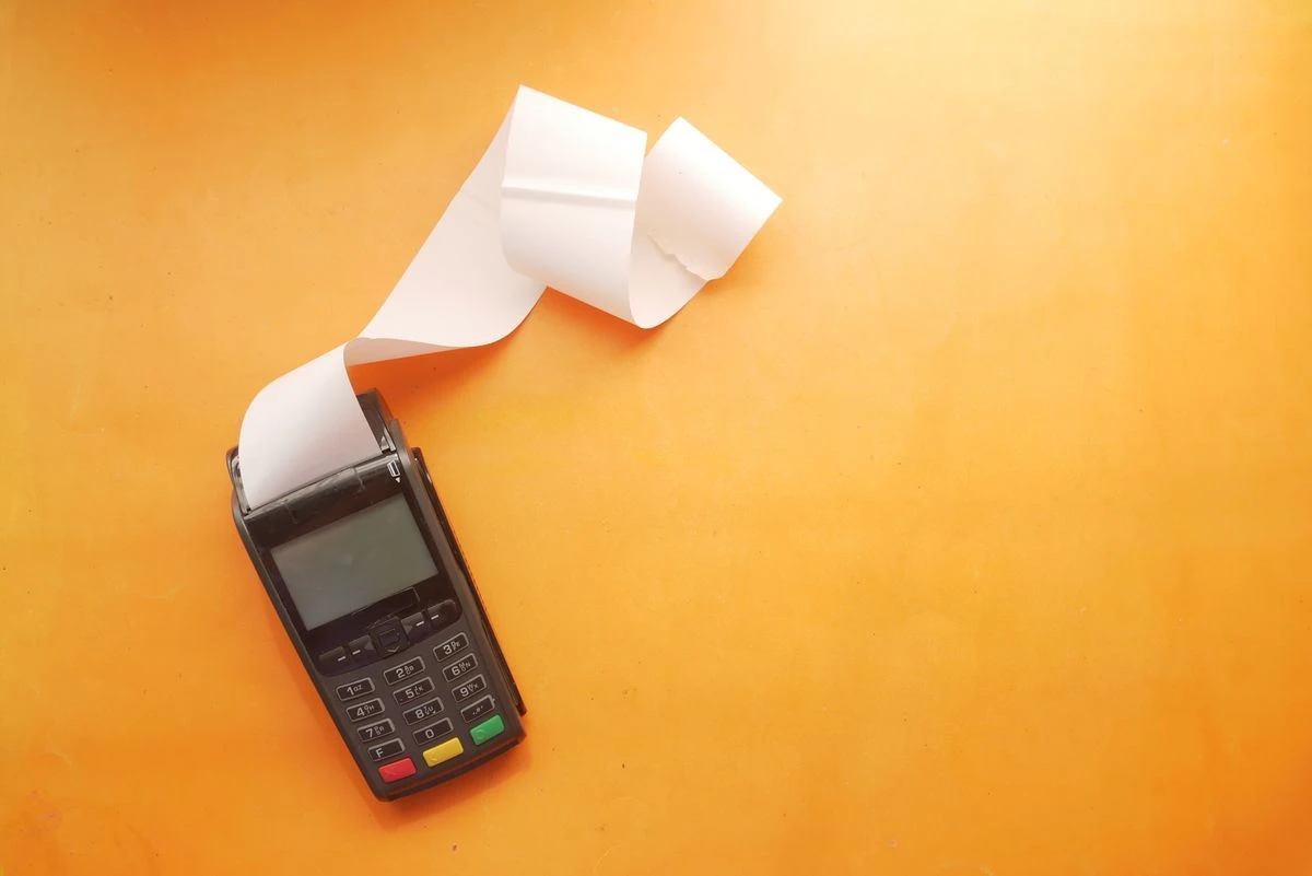Pourquoi dois-je payer des frais de transaction ?